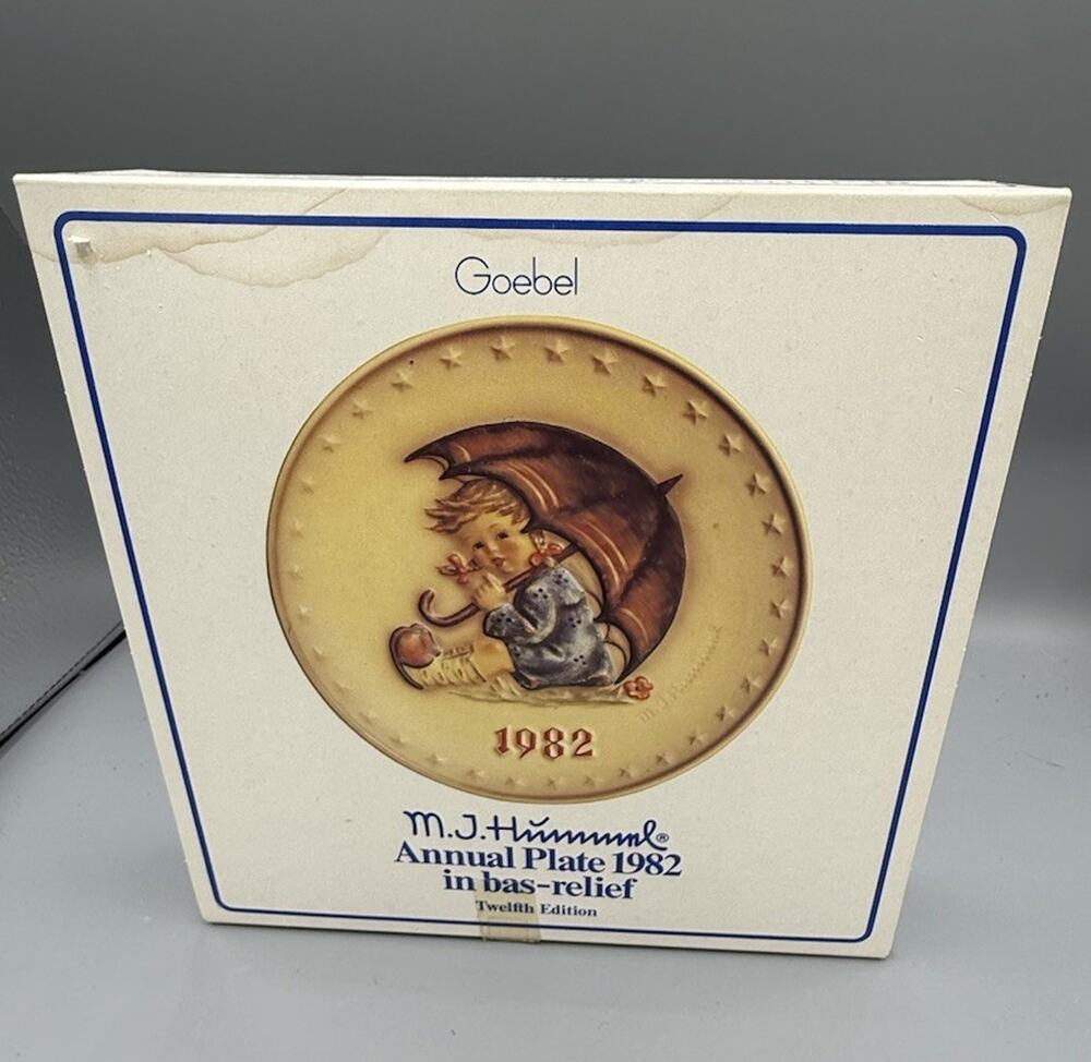 Goebel Hummel 1982 Annual Plate HUM 275 12th Edition Umbrella Box Papers
